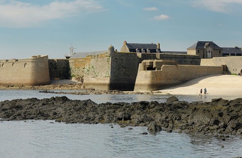 Riantec Villa | Alluring villa in Riantec with private pool