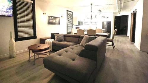 Alma Apartment | Alma 2 bedroom Sleeps 6