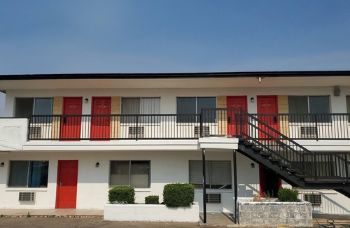 Tucumcari Hotel | Almara Inn