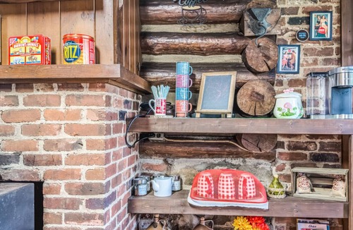 McLeansville House | Almeneiro Cabin - A Charming Nature Retreat