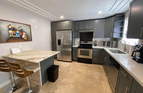 Poiciana Park II House | Almeria Casa