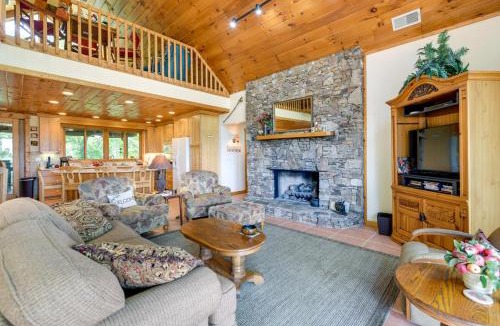 Almond House | Almond Vacation Rental w/Mountain Views!