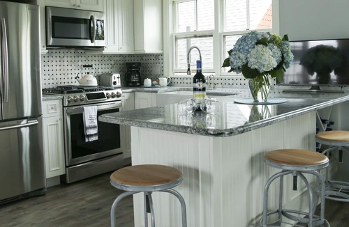 Newport Bed & Breakfast | Almondy Inn