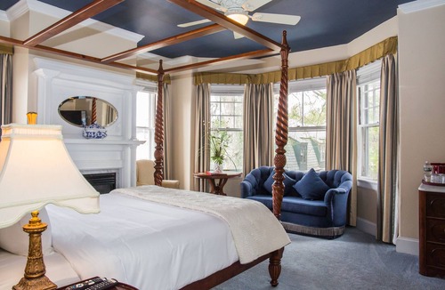 Newport Bed & Breakfast | Almondy Inn