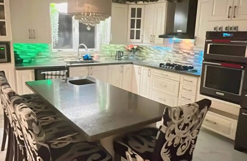 Milton House | Almost 3000 sq.ft of living area on main floor.