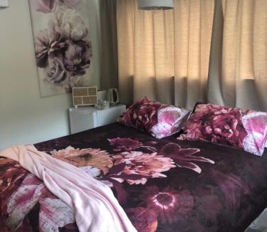 New Plymouth Bed & Breakfast | Almost Heaven BNB