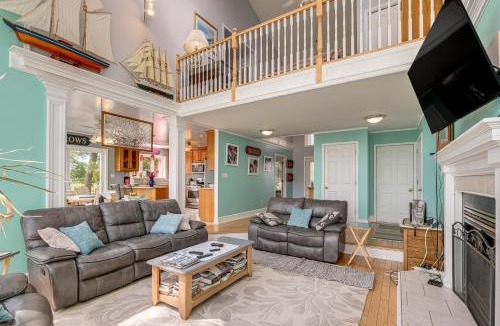 Lottsburg House | Almost Heaven Coan River Waterfront Suite and Dock