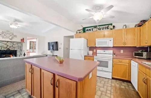 Thornhurst House | Almost Heaven Mountain Chalet