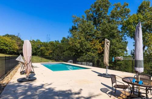 Louisville House | Almost Heaven Private Pool