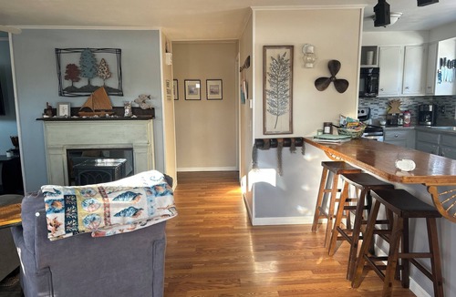 Hilton Cottage | Almost Lake'd Inn Quaint Cottage