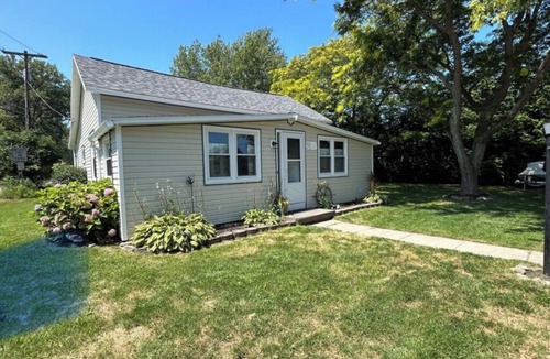 Hilton Cottage | Almost Lake'd Inn Quaint Cottage
