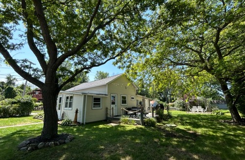 Hilton Cottage | Almost Lake'd Inn Quaint Cottage