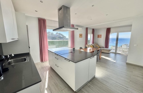 Almadraba-Canyelles Villa | ALMV. Comfortable Villa in Almadraba Beach. Exceptional location
