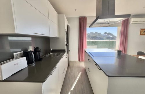 Almadraba-Canyelles Villa | ALMV. Comfortable Villa in Almadraba Beach. Exceptional location