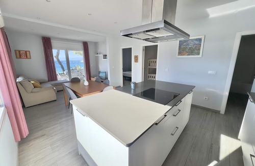 Almadraba-Canyelles Villa | ALMV. Comfortable Villa in Almadraba Beach. Exceptional location