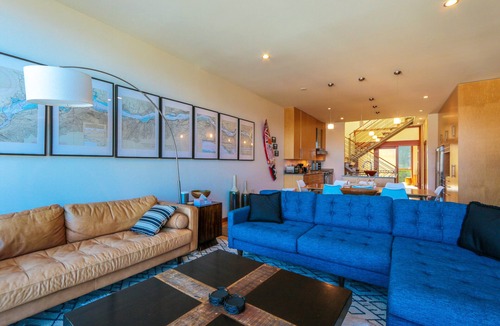 Hood River House | ALOFT - Amazing Views, Rooftop Deck, Steps to Downtown!