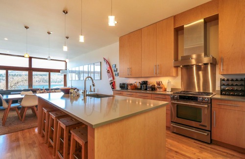 Hood River House | ALOFT - Amazing Views, Rooftop Deck, Steps to Downtown!