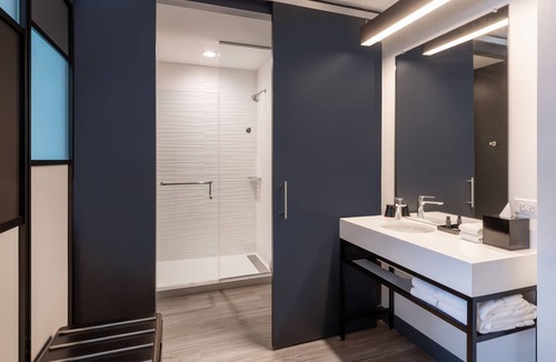 East Congress Hotel | Aloft Austin South