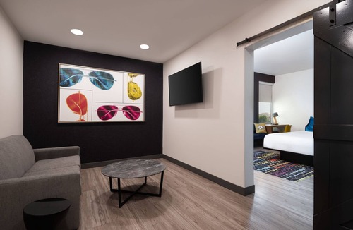 Beachwood Hotel | Aloft Beachwood