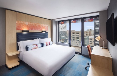 Hunters Point Hotel | Aloft by Marriott Long Island City-Manhattan View
