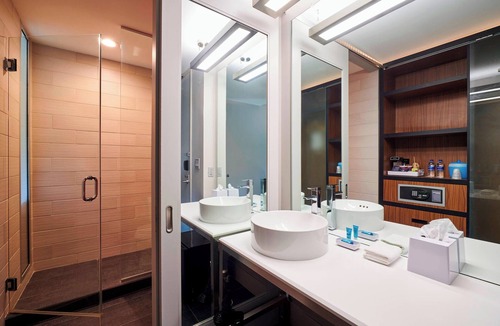 North Olmsted Hotel | Aloft by Marriott Cleveland Airport