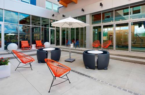 North Olmsted Hotel | Aloft by Marriott Cleveland Airport