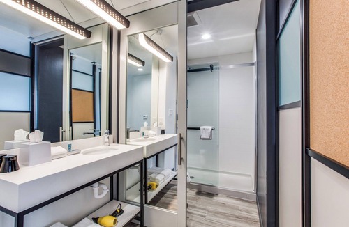 North Arlington Hotel | Aloft by Marriott Dallas Arlington Entertainment District