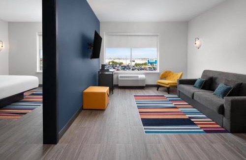 Katy Hotel | Aloft by Marriott Katy Mills
