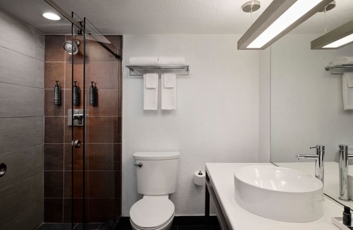 Ludlam Hotel | Aloft by Marriott Miami Dadeland