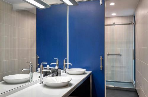 Mount Laurel Hotel | Aloft by Marriott Mount Laurel
