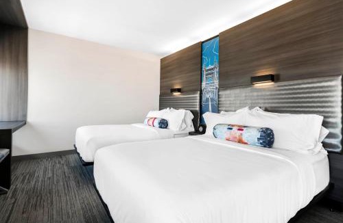 East Row Historic District Hotel | Aloft by Marriott Newport on the Levee