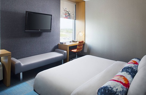 Primos Secane Hotel | Aloft by Marriott Philadelphia Airport