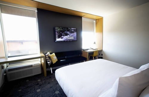 South Tulsa Hotel | Aloft by Marriott Tulsa