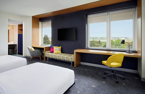 Dorval Hotel | Aloft Montreal Airport