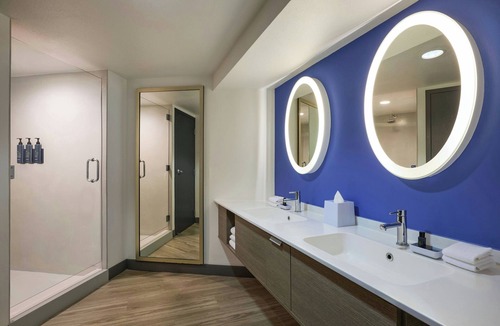 Entertainment District Hotel | Aloft Scottsdale