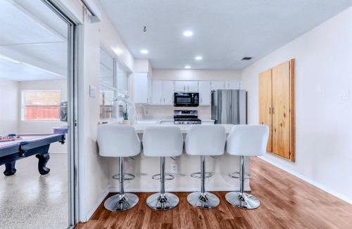 Woodstone House | Aloha 4Br Private Pool Tiki Bar & Game Lounge!