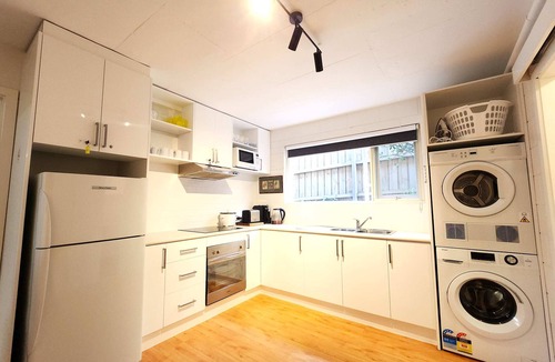 Highett House | Aloha Bayside lower ground: Spa, Sauna and full equipped kitchen