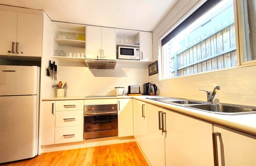 Highett House | Aloha Bayside lower ground: Spa, Sauna and full equipped kitchen