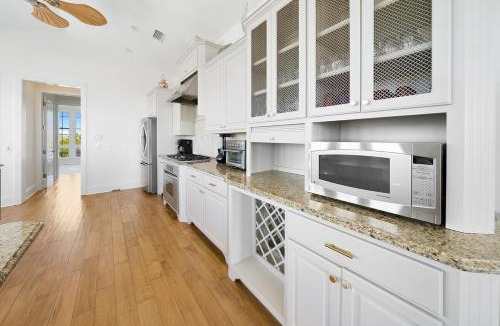 Miramar Beach House | Aloha Beaches 20 steps from Beach Private Pool