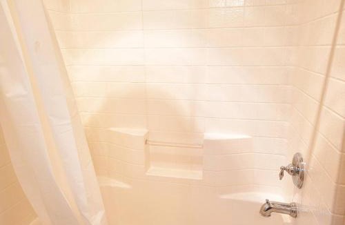 Aloha House | Aloha Paradise Room