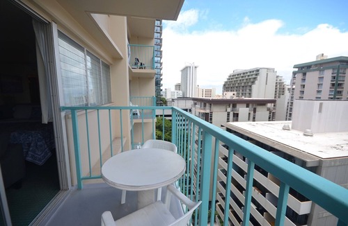 Waikiki Apartment | Aloha Surf 1209 Vacation Comfortably in a Private King Suite