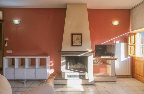 Sant Jaume de Llierca Apartment | Alojamiento con chimenea en Sant Jaume de Llierca