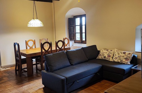 Rupit I Pruit Apartment | Alojamiento Rural, Rutas Senderismo, Pueblo Medieval, Cascada de Agua, btt