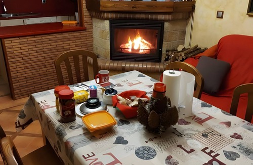Torrelavega House | 'Alojamientos Marte Room 2' with Shared Terrace and Garden