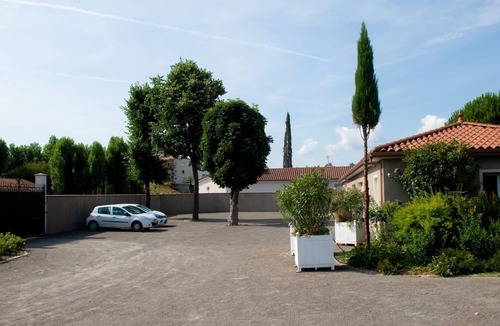 Savigneux House | Along the Vizézy ...