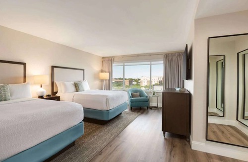 Downtown Wilmington Hotel | Along Wilmington Riverwalk + On-site Dining & Pool