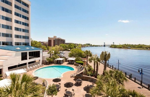 Downtown Wilmington Hotel | Along Wilmington Riverwalk + On-site Dining & Pool