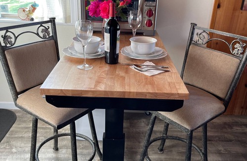 Aumsville Apartment | Alpaca Farm Retreat