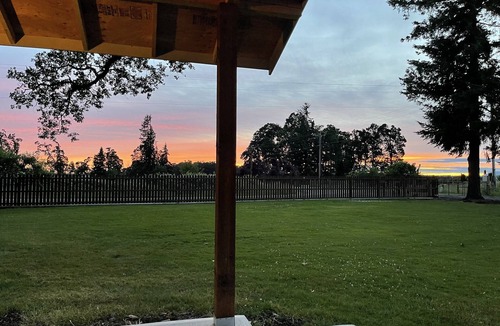 Aumsville Apartment | Alpaca Farm Retreat