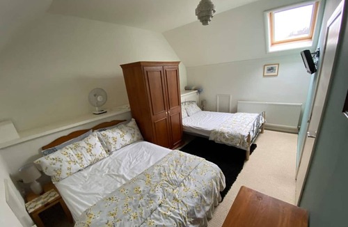 Sittingbourne Cabin | Alpaca Lodge